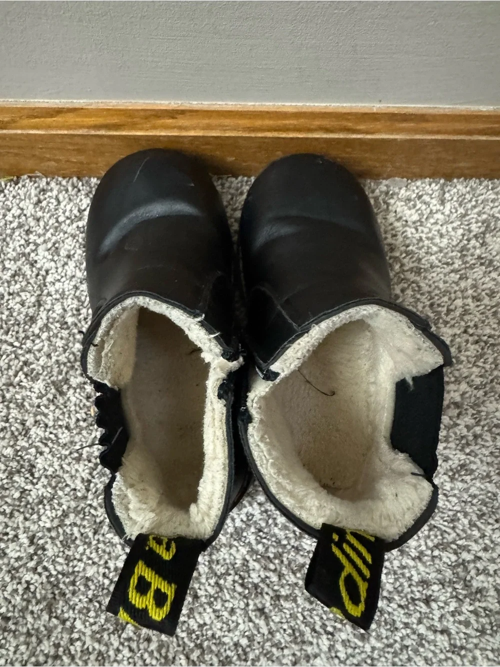 Girls Black Faux-Fur Lined Chelsea Boots Size 30 (Size 12)
